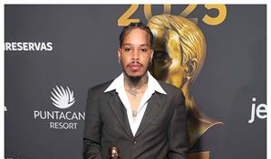 El rapero Wilmer Roberts es reconocido en los Premios Dominicanísimos