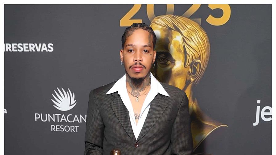 El rapero Wilmer Roberts es reconocido en los Premios Dominicanísimos El rapero Wilmer Roberts es reconocido en los Premios Dominicanísimos