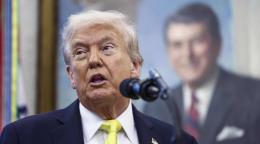 Trump bromea que tras ataques a botes cerca de Venezuela ya nadie quiere entrar al agua