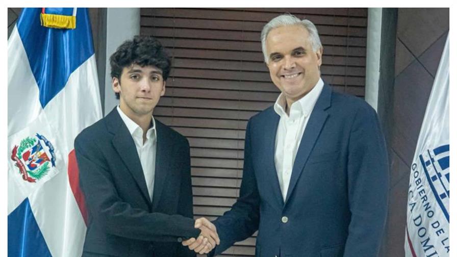 Estudiante de 17 años desarrolla portal web sobre la vida y obra del historiador Frank Moya Pons