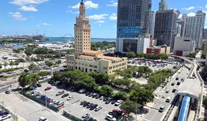Juez de Miami bloquea transferencia de terrenos para la biblioteca presidencial de Trump