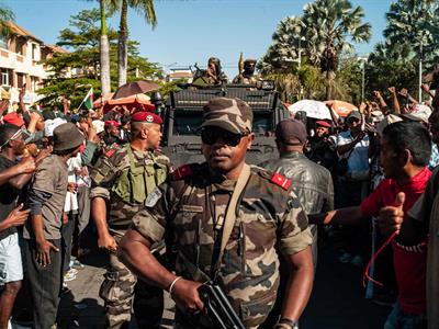 Generación Z celebra el golpe de Estado militar en Madagascar
