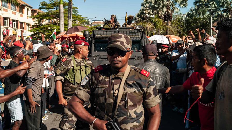 La generación Z celebra el golpe de Estado militar en Madagascar La generación Z celebra el golpe de Estado militar en Madagascar