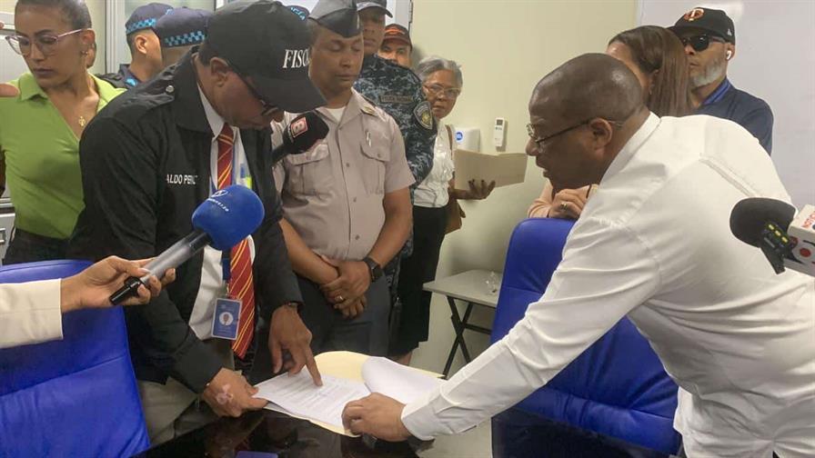 El Ministerio Público interviene el Oncológico del Cibao por disputa interna El Ministerio Público interviene el Oncológico del Cibao por disputa interna