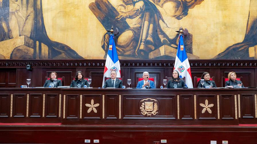 Proyecto de ley plantea indultar a quienes practiquen abortos a niñas violadas Proyecto de ley plantea indultar a quienes practiquen abortos a niñas violadas