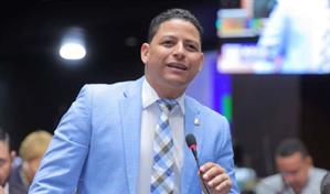 Diputado Luis Báez denuncia que la Policía le retiró su escolta