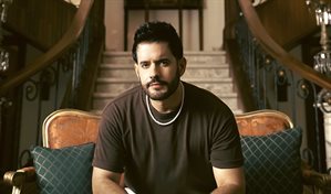 Manny Cruz le canta al amor en su nuevo sencillo "Si tú me miras"