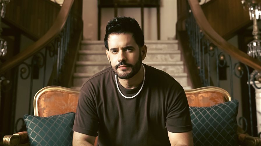 Manny Cruz le canta al amor en su nuevo sencillo "Si tú me miras" Manny Cruz le canta al amor en su nuevo sencillo "Si tú me miras"