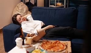 ¿Por qué te da sueño cuando comes carbohidratos? Lo que realmente sucede en tu cuerpo