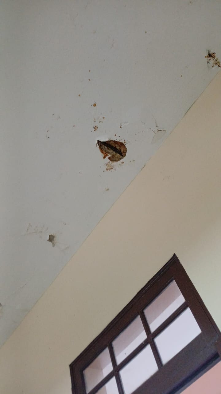 Parte del techo deteriorado. 