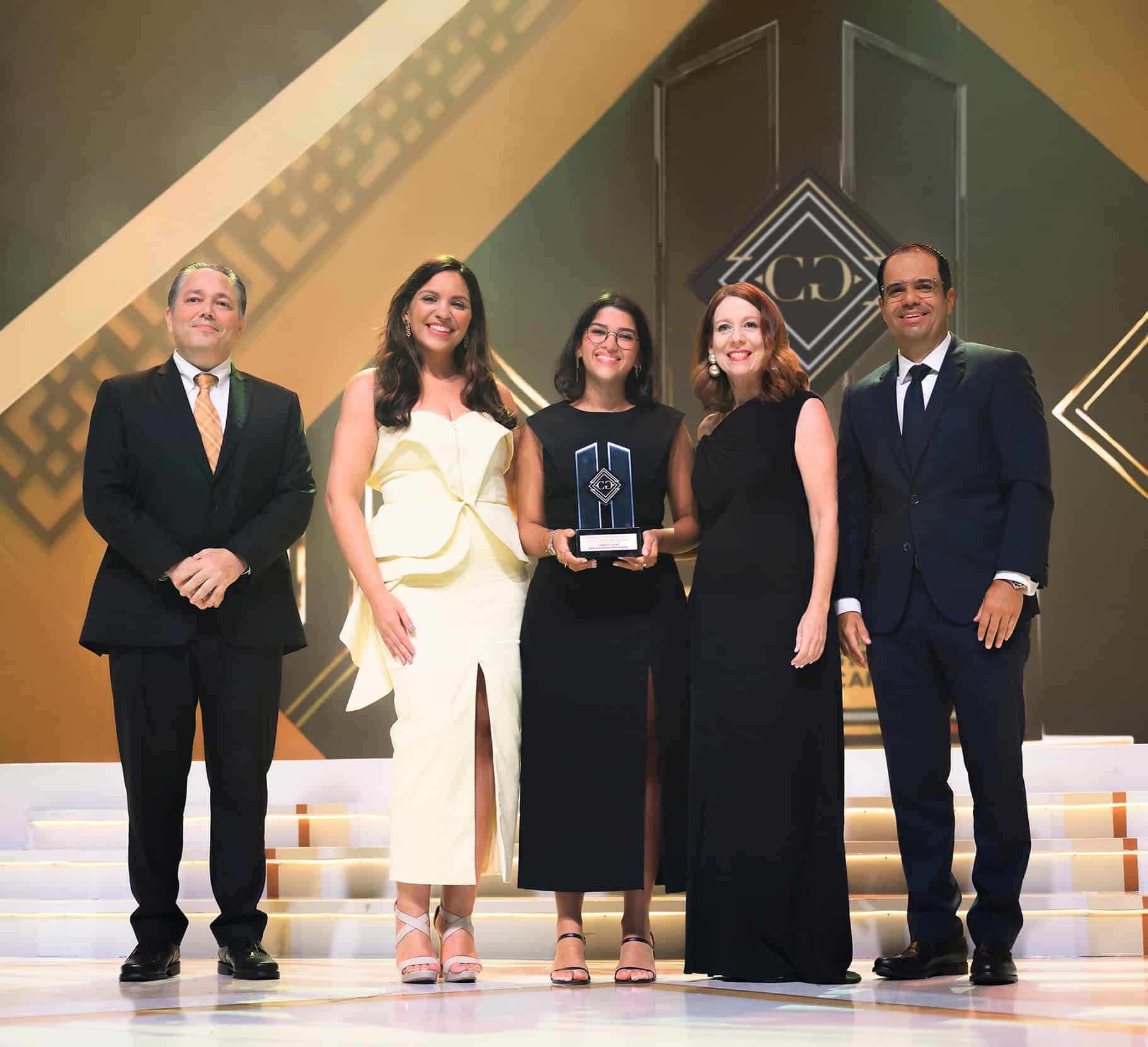 Luis Betances, Nilsa Sua´rez, Mari´a Fernanda Rosario, Marivi´ Bonilla y Pantaleo´n Salcedo.