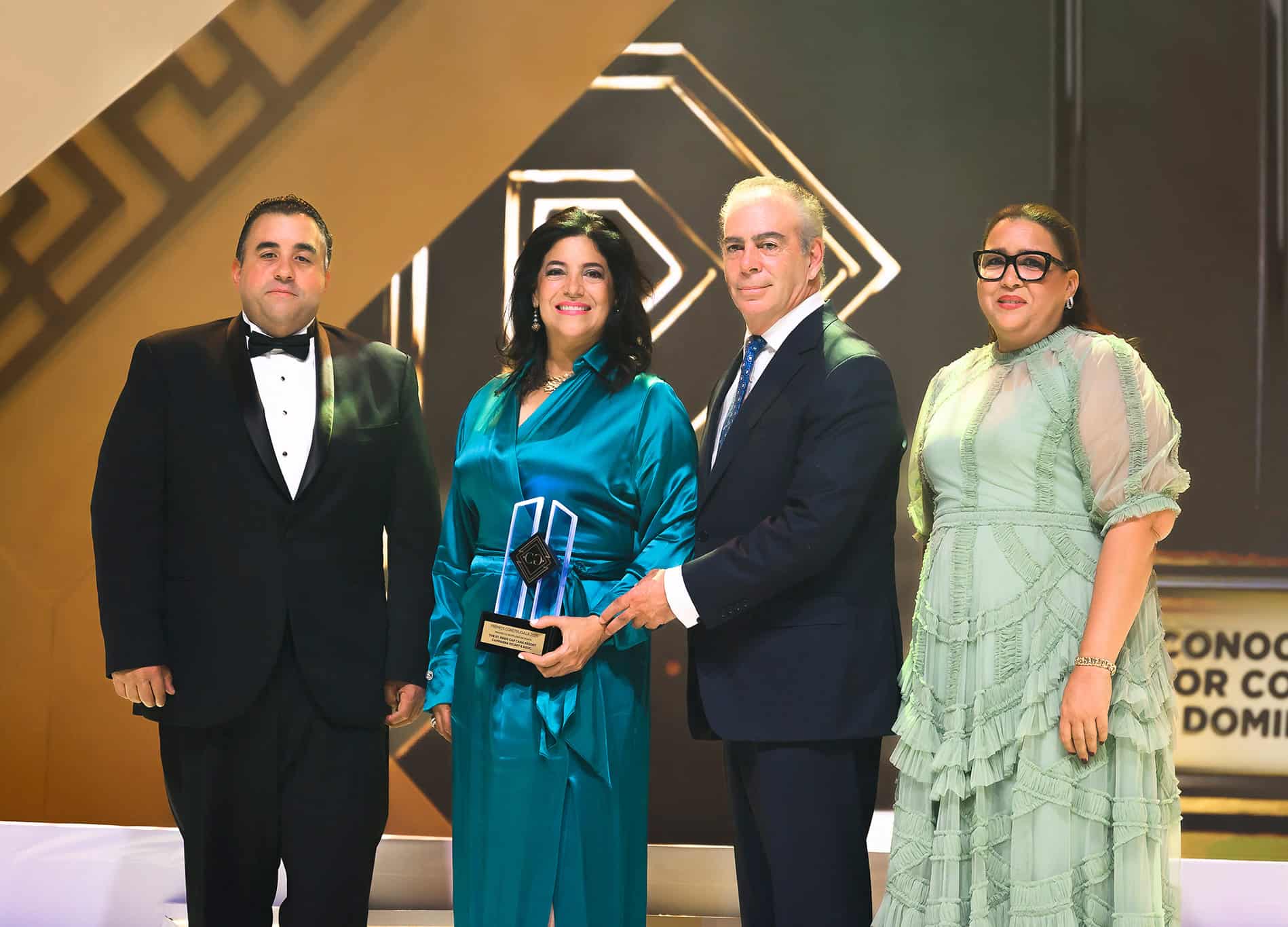 Jose´ C. Lo´pez., Alexandra Guzma´n, Dino Campagna y Carmen Lo´pez