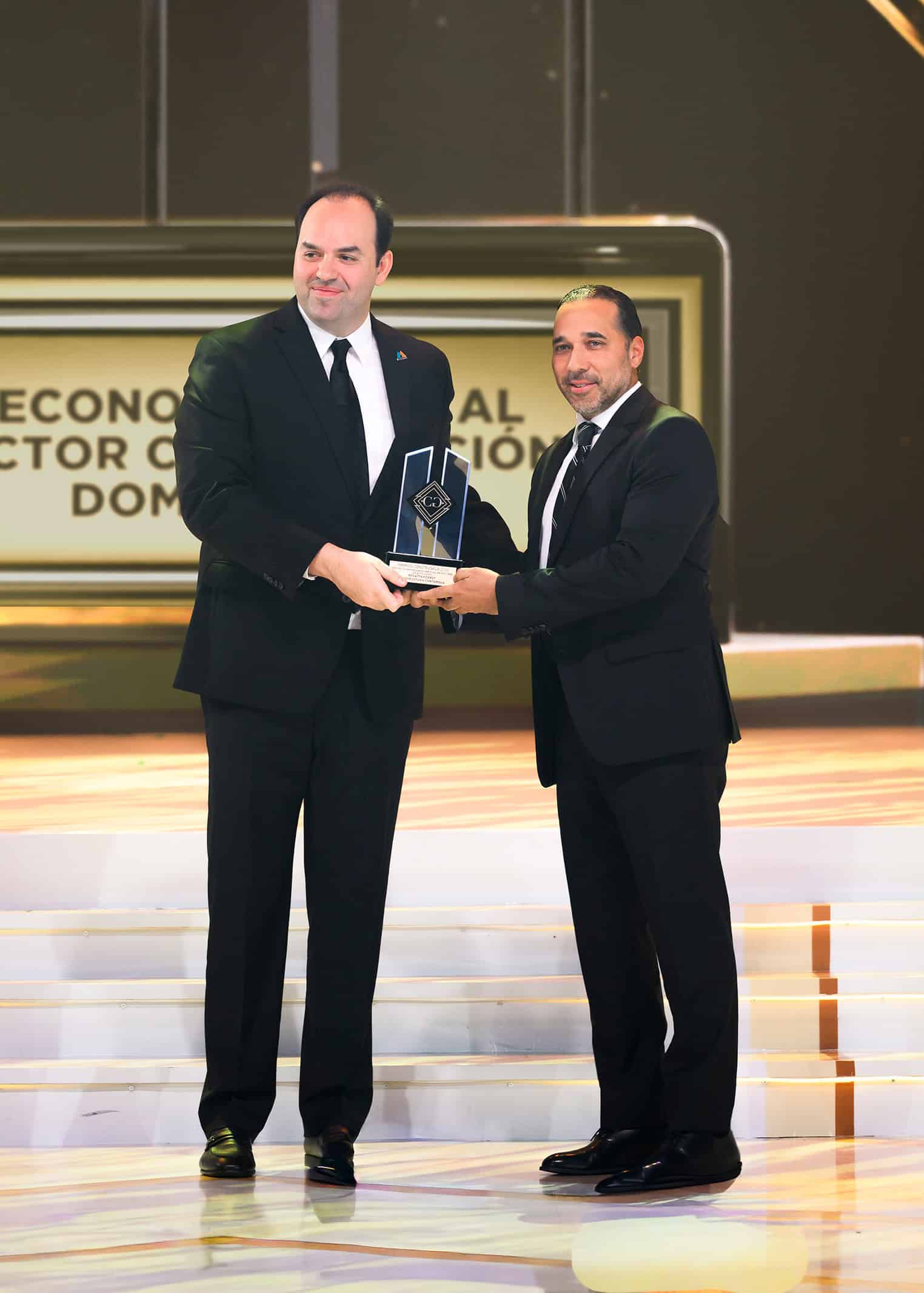 Fernando De La Vega y Ernesto Meji´a.