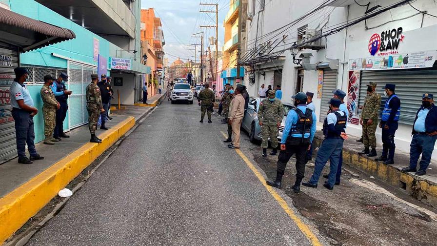 Gobierno aporta 750 millones de pesos a la Alcaldía para parqueo en la calle José Reyes Gobierno aporta 750 millones de pesos a la Alcaldía para parqueo en la calle José Reyes