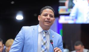 Tras ser dejado sin seguridad, el diputado Luis Báez pedirá interpelar al director de la Policía 