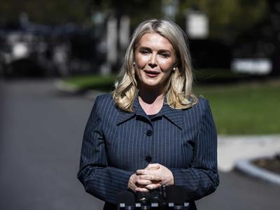 Dejan en libertad a madre del sobrino de Karoline Leavitt