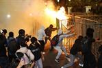Masiva protesta deja 15 policías heridos en Perú tras instalarse nuevo gobierno