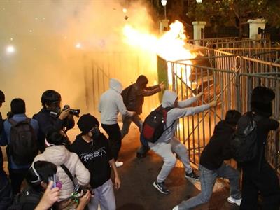 Protestas en Perú dejan al menos 15 policías heridos
