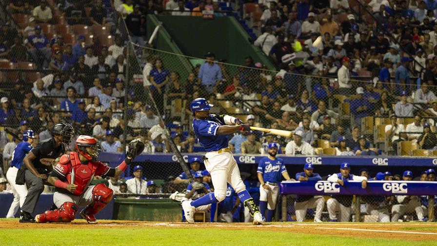 Tigres del Licey derrotan 4-3 a los Leones del Escogido en el inicio del torneo de béisbol Tigres del Licey derrotan 4-3 a los Leones del Escogido en el inicio del torneo de béisbol