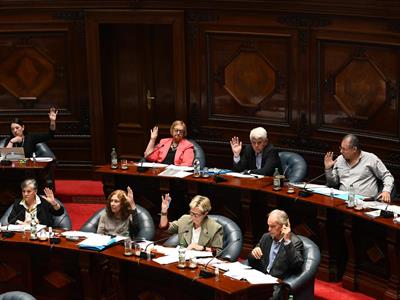 Uruguay aprueba ley que permite asistencia para morir