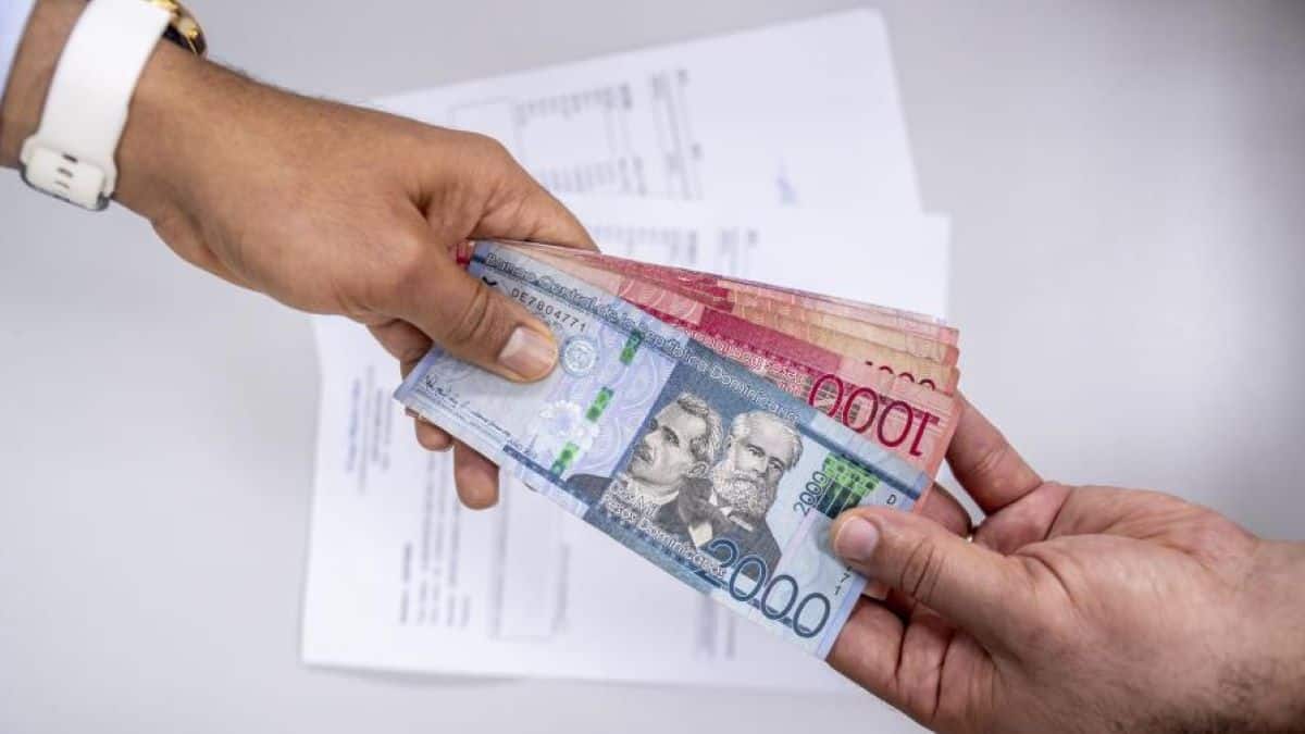 Tasas de inter&eacute;s promedio bancarias: activa en 13.3 % y la pasiva en 6.3 %