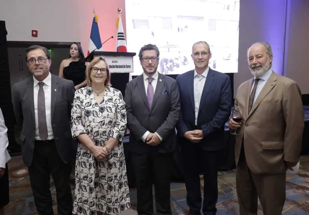 Iván Favereau, Rita Hämmerli-Weschke, Esteban de la Torre y Stefano Queirolo Palmas.