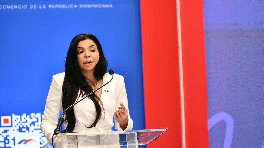 Yeni Berenice agradece muestras de solidaridad tras la muerte de su padre