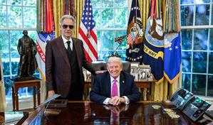 Andrea Bocelli canta a Trump en el Despecho Oval