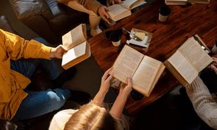 Los jóvenes dominicanos sí leen, y estos siete clubes de lectura lo prueban