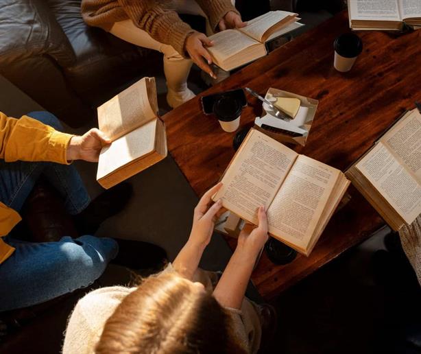 Los jóvenes dominicanos sí leen, y estos siete clubes de lectura lo prueban Los jóvenes dominicanos sí leen, y estos siete clubes de lectura lo prueban
