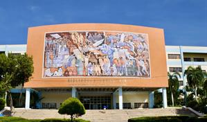 "Venimos a estudiar, no a correr": estudiantes retoman docencia en la UASD con temor