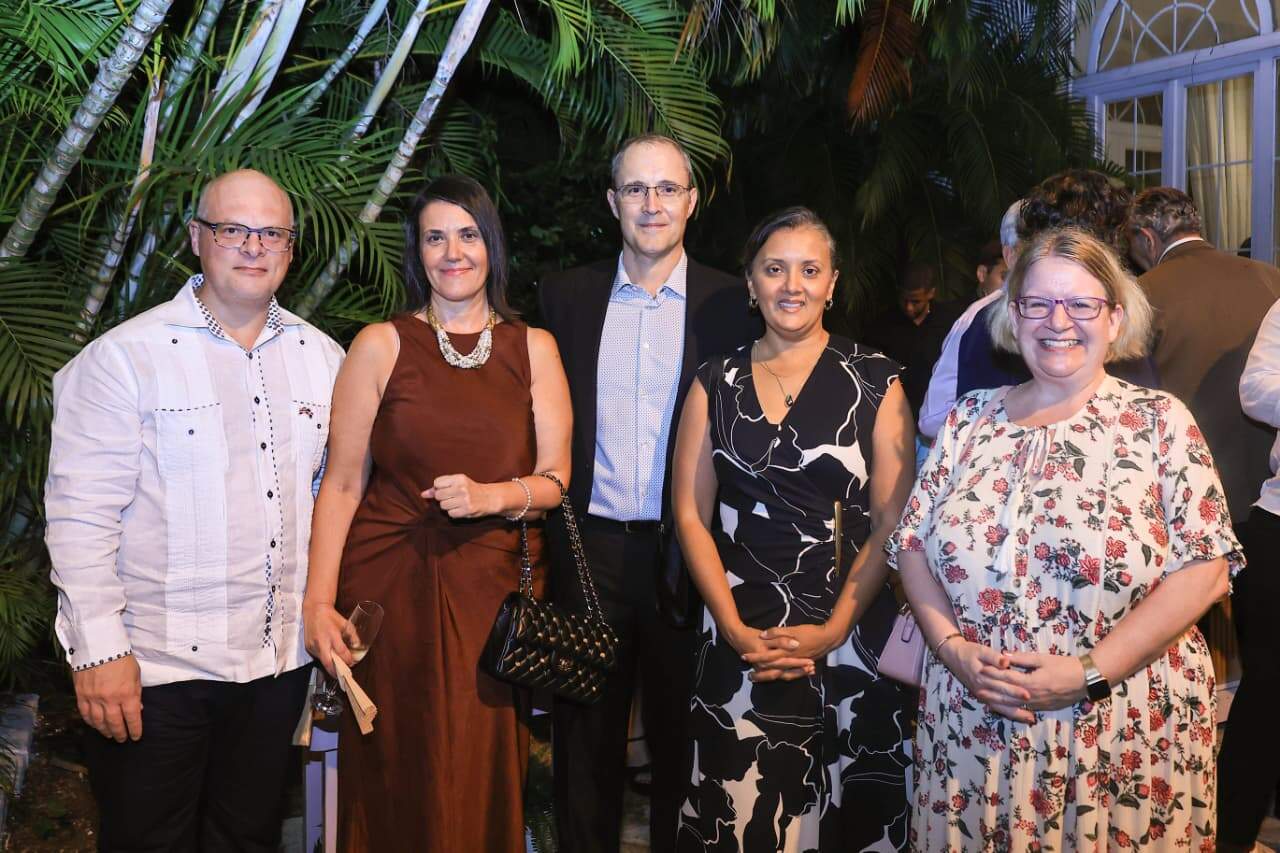 <div>Paul Van Der Walt,  Mriye Ormanci, Mathew Baril, Jacqueline De Lima y Carol Van Der Walt. </div>