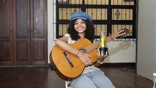 "Ya me lo creo": cantautora de 13 años conquista el Golden Buzzer en DGT con una canción propia