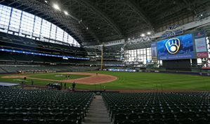 Pidió llamar al ICE para un fanático en estadio, pero le costó expulsión y despido de su empleo