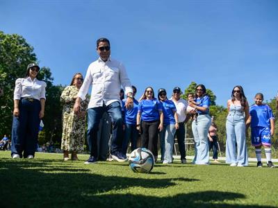 Presentan en Santiago el primer equipo de fútbol inclusivo del país