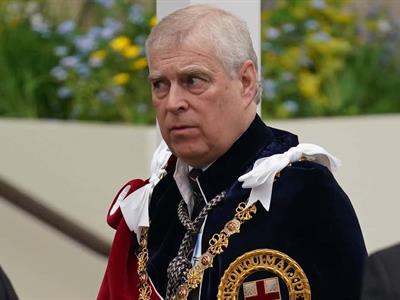 Príncipe Andrés anuncia que dejará títulos reales