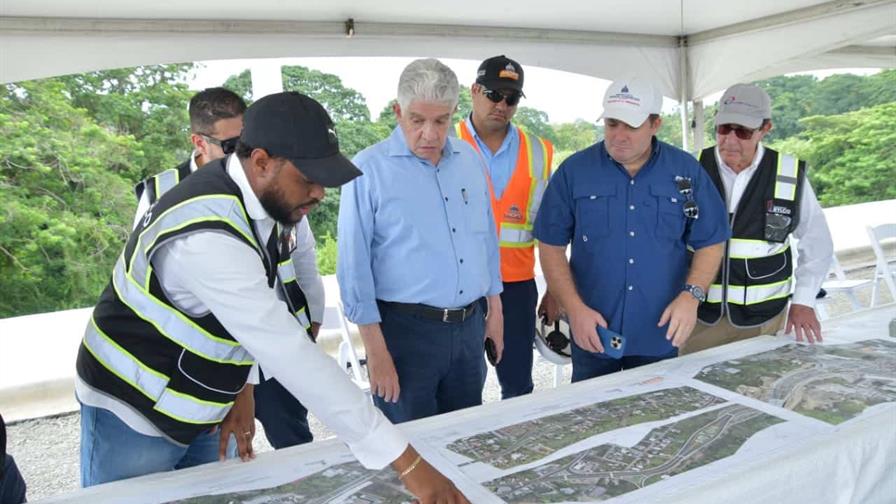 El Gobierno supervisa construcción de las circunvalaciones de Navarrete y Moca