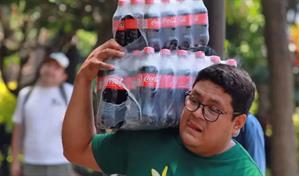 Coca-Cola reducirá 30 % el azúcar en sus bebidas en México tras acuerdo con el gobierno