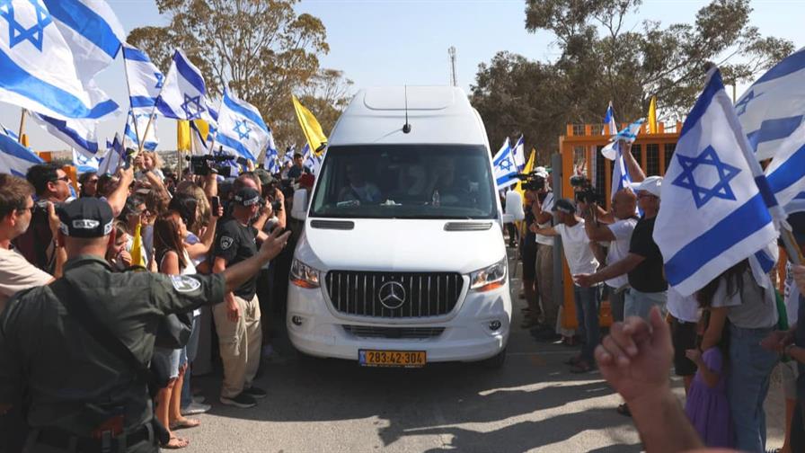 Israel confirma que el cuerpo de un nuevo rehén entregado por Hamás ya está en el país Israel confirma que el cuerpo de un nuevo rehén entregado por Hamás ya está en el país