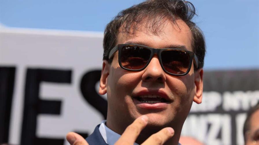 Excongresista de EE. UU. George Santos sale libre después de que Trump conmutara su sentencia Excongresista de EE. UU. George Santos sale libre después de que Trump conmutara su sentencia