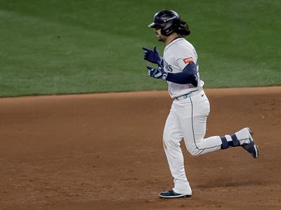 Suárez coloca a Seattle a una victoria de su primera Serie Mundial