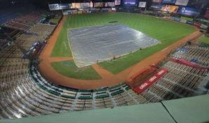 Suspenden por lluvia el partido Gigantes vs Licey en el Quisqueya
