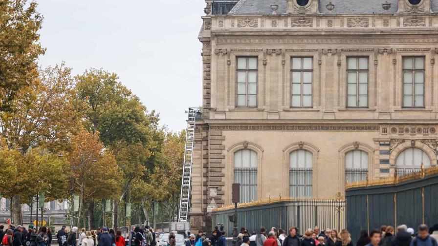 Asalto al Louvre: ladrones sustraen joyas y obligan al cierre del museo más famoso del mundo Asalto al Louvre: ladrones sustraen joyas y obligan al cierre del museo más famoso del mundo