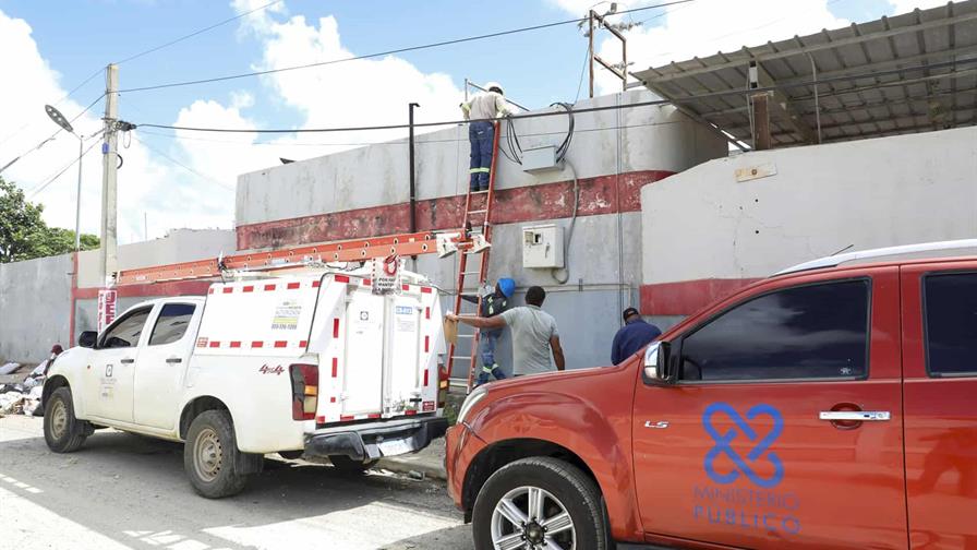 Edeeste detecta conexiones ilegales en varios establecimientos comerciales de Boca Chica Edeeste detecta conexiones ilegales en varios establecimientos comerciales de Boca Chica