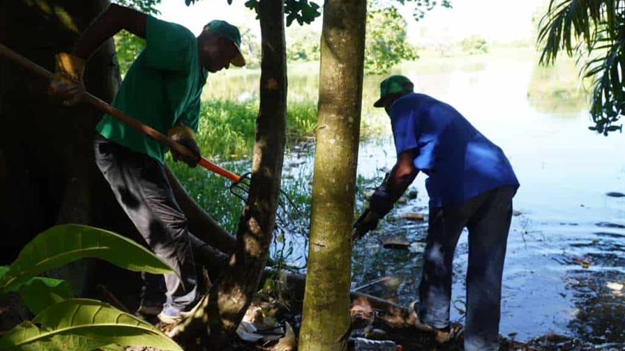Entidades recuperan área verde en acceso a la Laguna La Redonda en la carretera Mella Entidades recuperan área verde en acceso a la Laguna La Redonda en la carretera Mella