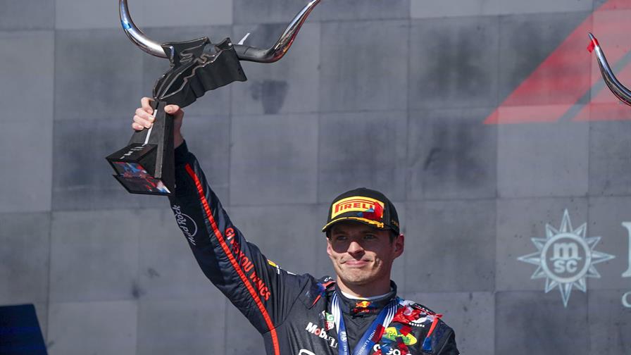 Verstappen arrolla a los McLaren en Estados Unidos y sueña con la remontada en Fórmula 1 Verstappen arrolla a los McLaren en Estados Unidos y sueña con la remontada en Fórmula 1