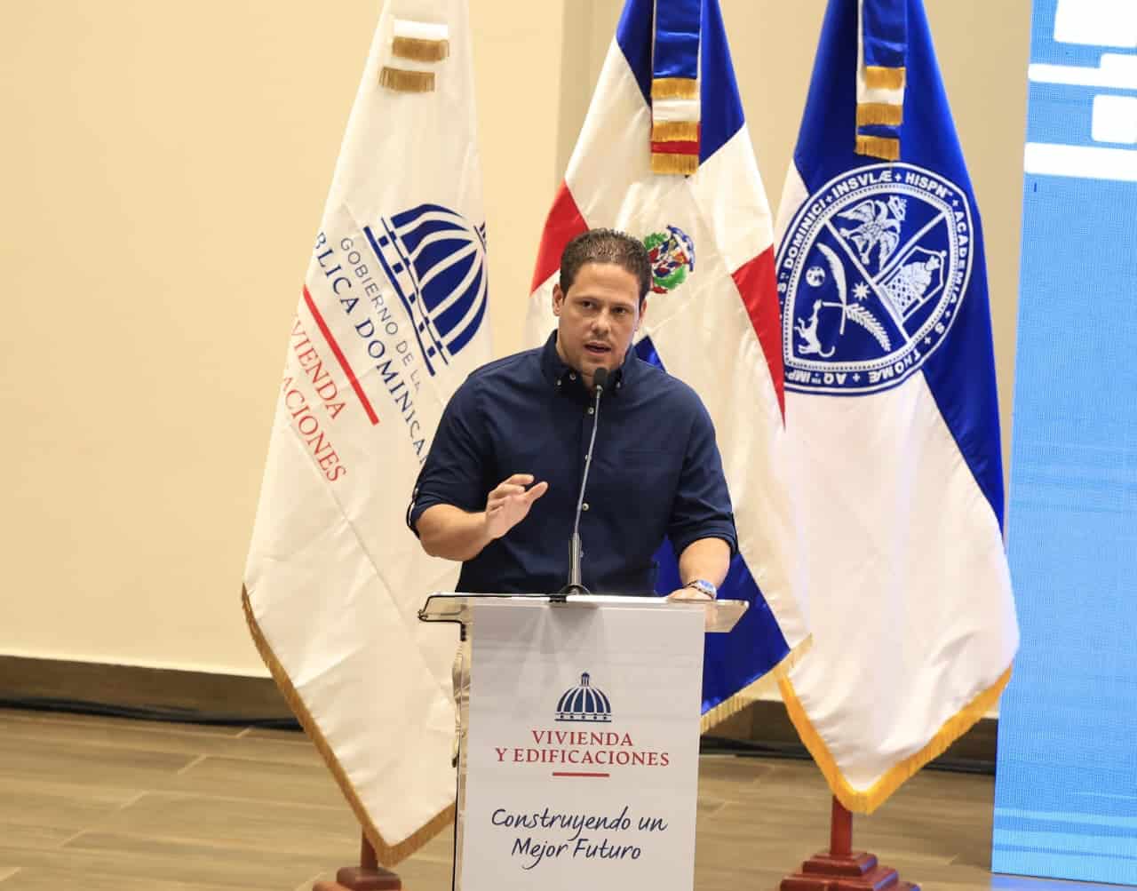 Carlos Bonilla, ministro de Vivienda y Edificaciones.