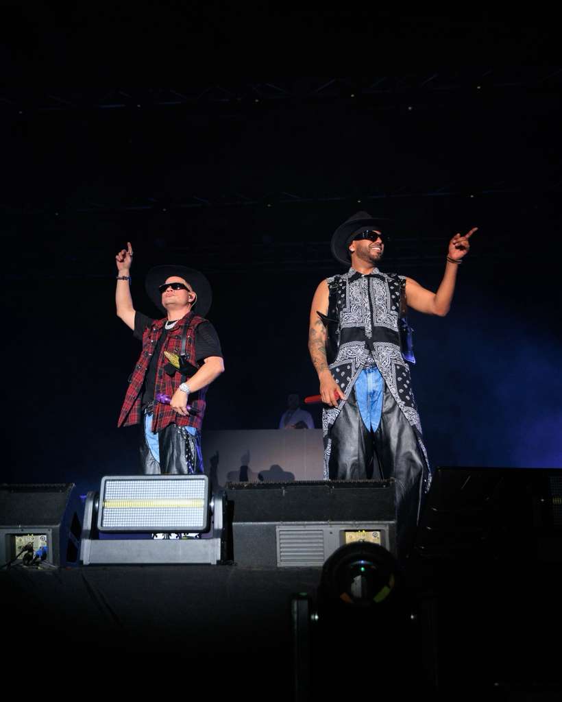El óvalo de la Feria Ganadera se convirtió en el epicentro del reggaetón con la unión de grandes figuras del género.