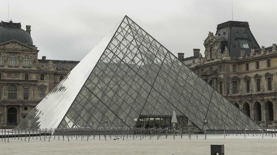 La vergüenza alcanza al Louvre tras el robo de joyas reales La vergüenza alcanza al Louvre tras el robo de joyas reales
