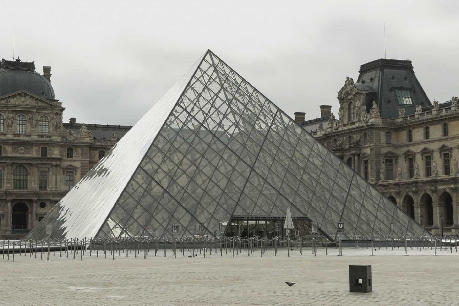 La vergüenza alcanza al Louvre tras el robo de joyas reales La vergüenza alcanza al Louvre tras el robo de joyas reales
